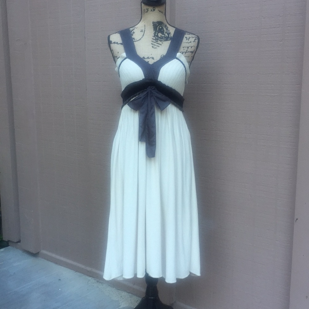 Sz 2 Cream Colored Sleeveless Coven Dress